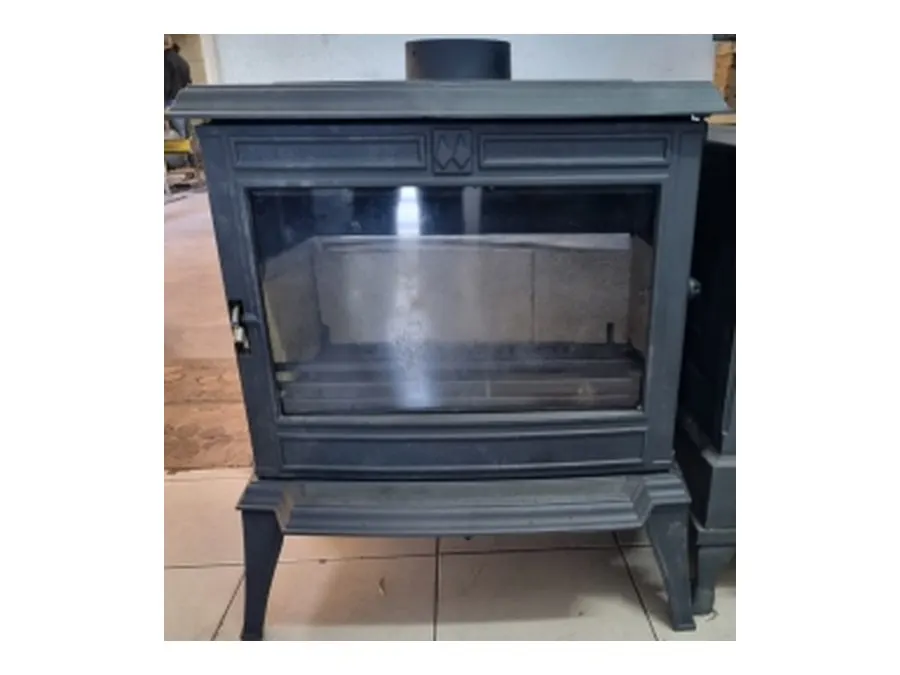 Franco Belge Monte Carlo cast-iron freestanding stove, black